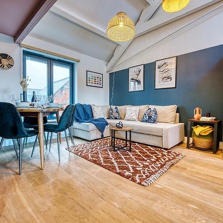 Ashcroft Loft By Timeless Stays - Stunning 3 Bedroom, 2 Bathrooms, Charming Central Apartment Featuring A Balcony Cirencester Esterno foto
