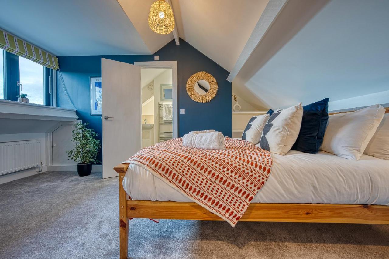 Ashcroft Loft By Timeless Stays - Stunning 3 Bedroom, 2 Bathrooms, Charming Central Apartment Featuring A Balcony Cirencester Esterno foto