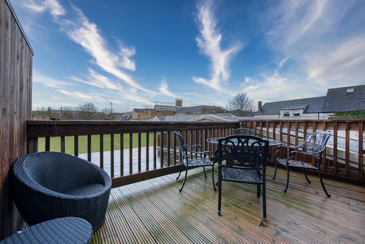 Ashcroft Loft By Timeless Stays - Stunning 3 Bedroom, 2 Bathrooms, Charming Central Apartment Featuring A Balcony Cirencester Esterno foto