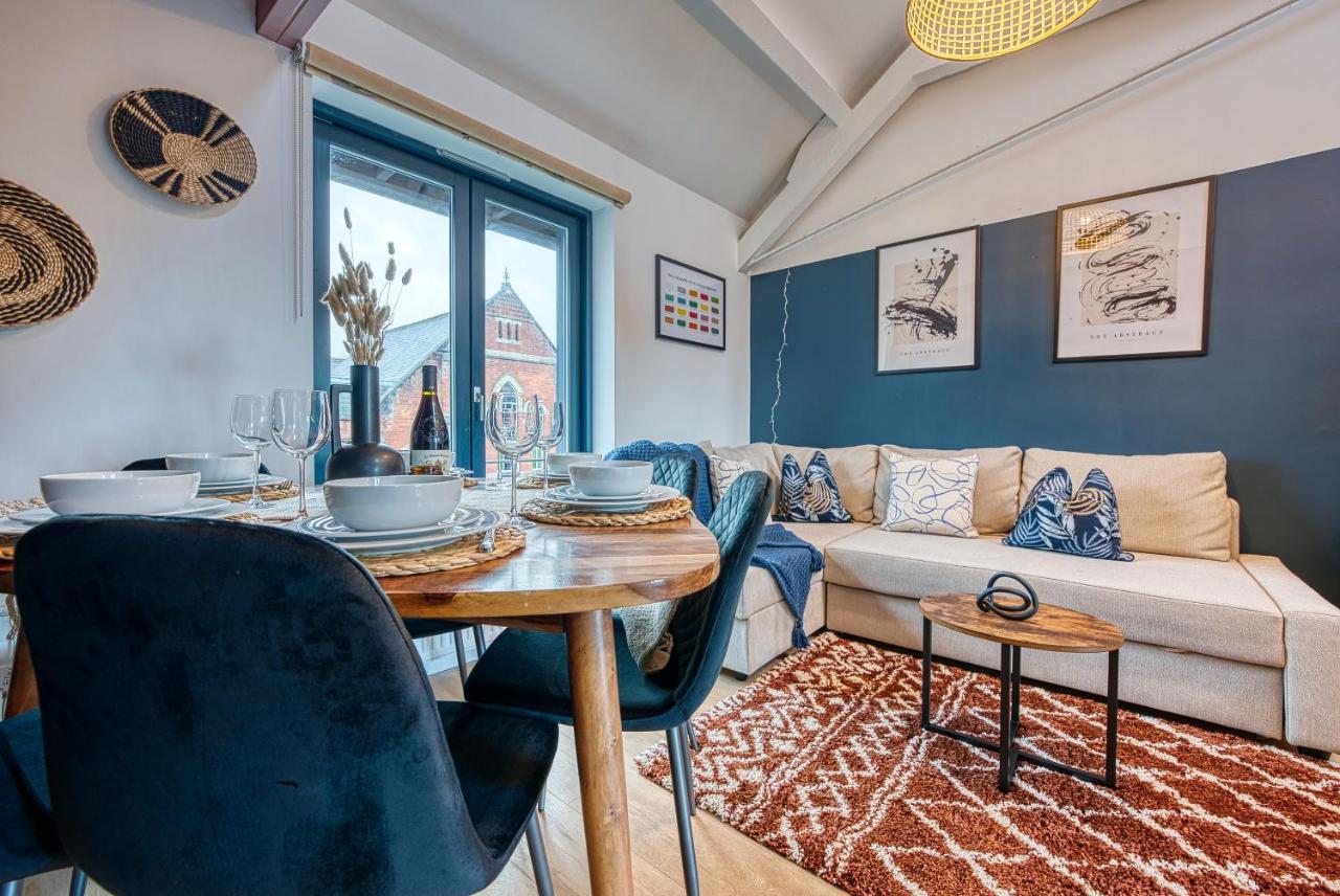 Ashcroft Loft By Timeless Stays - Stunning 3 Bedroom, 2 Bathrooms, Charming Central Apartment Featuring A Balcony Cirencester Esterno foto