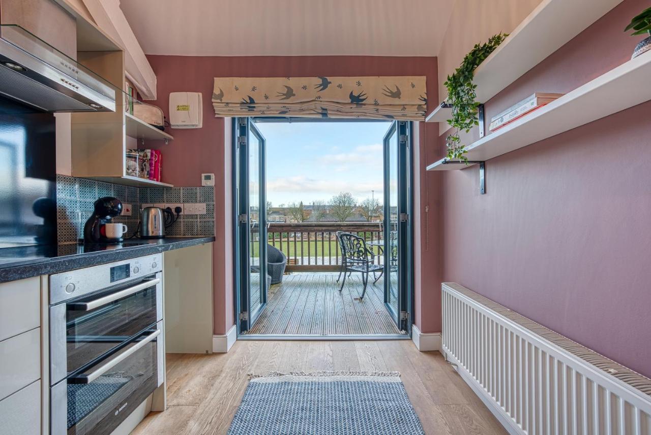 Ashcroft Loft By Timeless Stays - Stunning 3 Bedroom, 2 Bathrooms, Charming Central Apartment Featuring A Balcony Cirencester Esterno foto