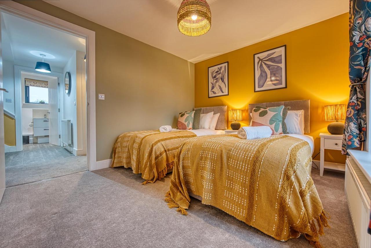 Ashcroft Loft By Timeless Stays - Stunning 3 Bedroom, 2 Bathrooms, Charming Central Apartment Featuring A Balcony Cirencester Esterno foto