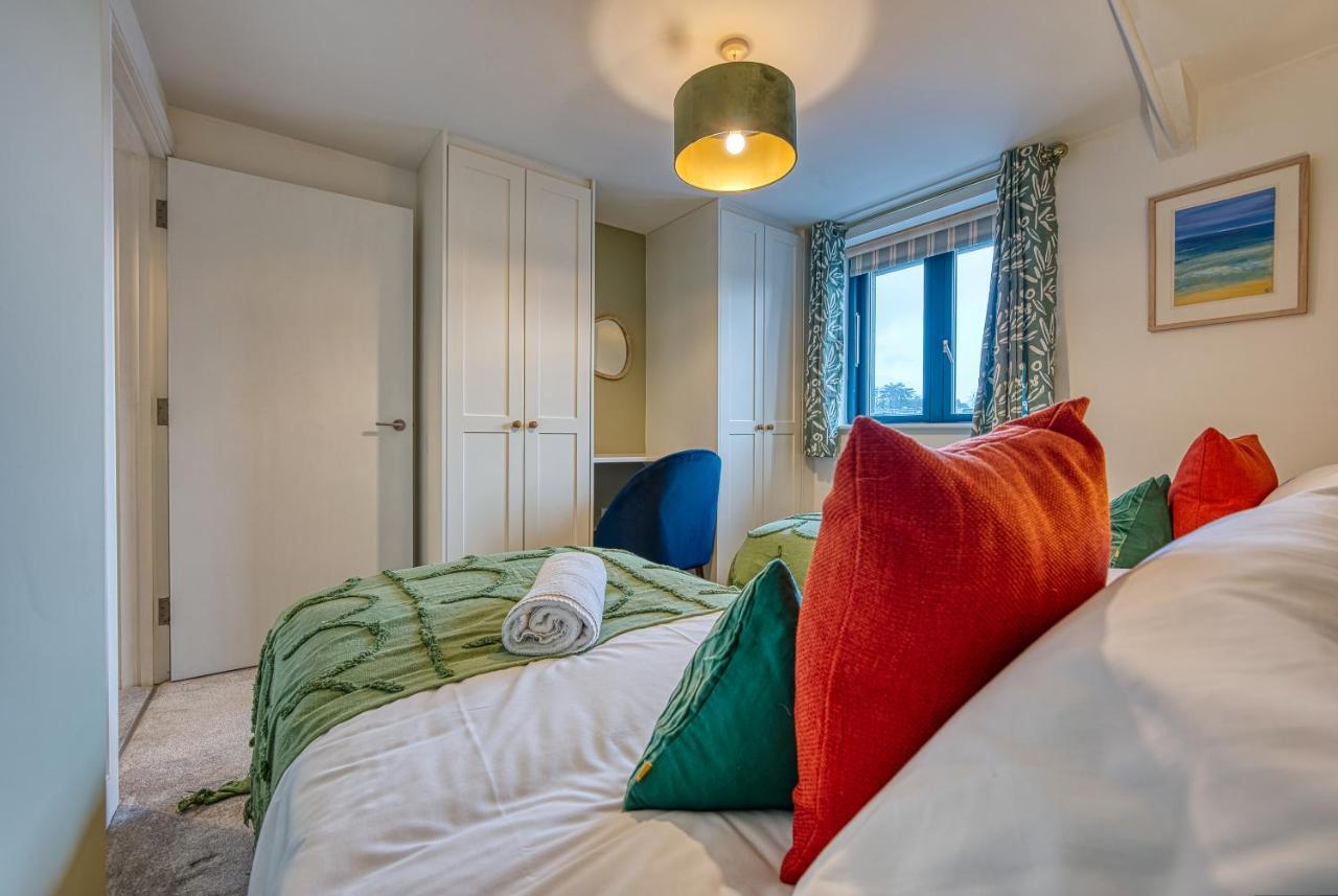 Ashcroft Loft By Timeless Stays - Stunning 3 Bedroom, 2 Bathrooms, Charming Central Apartment Featuring A Balcony Cirencester Esterno foto