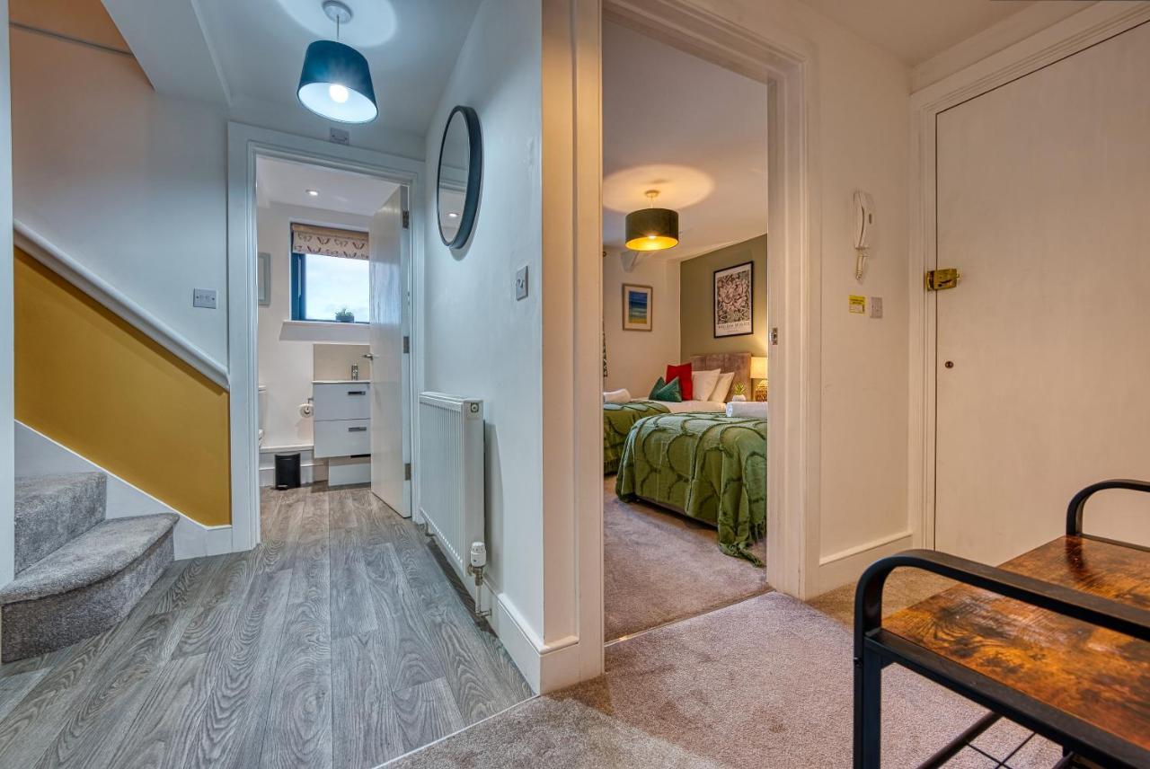 Ashcroft Loft By Timeless Stays - Stunning 3 Bedroom, 2 Bathrooms, Charming Central Apartment Featuring A Balcony Cirencester Esterno foto