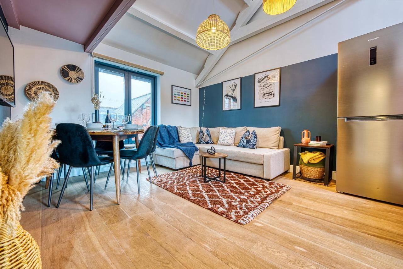 Ashcroft Loft By Timeless Stays - Stunning 3 Bedroom, 2 Bathrooms, Charming Central Apartment Featuring A Balcony Cirencester Esterno foto