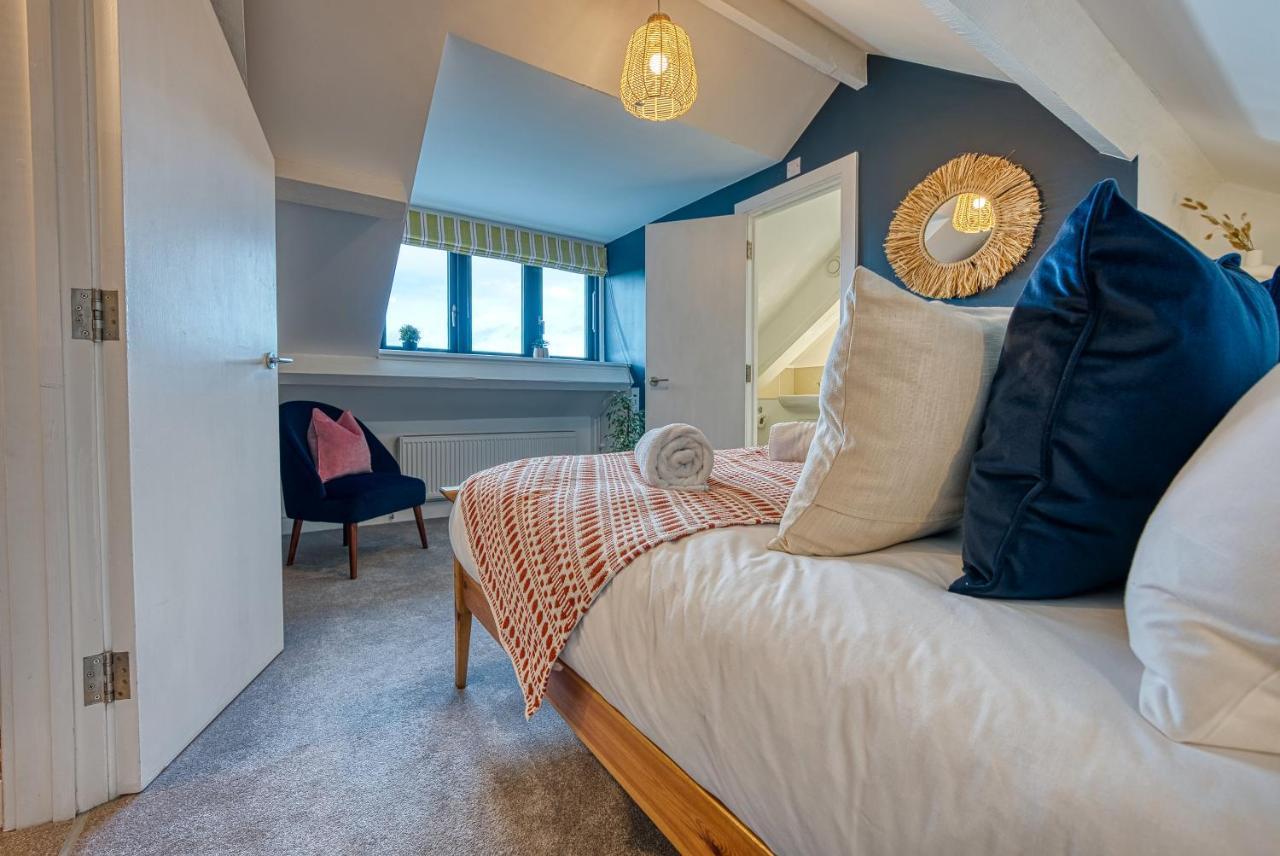 Ashcroft Loft By Timeless Stays - Stunning 3 Bedroom, 2 Bathrooms, Charming Central Apartment Featuring A Balcony Cirencester Esterno foto