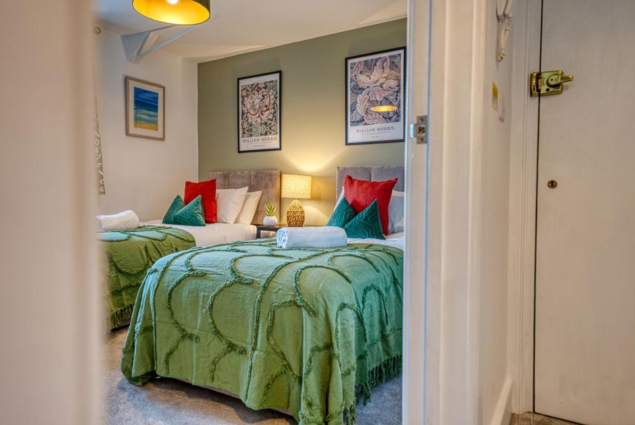 Ashcroft Loft By Timeless Stays - Stunning 3 Bedroom, 2 Bathrooms, Charming Central Apartment Featuring A Balcony Cirencester Esterno foto