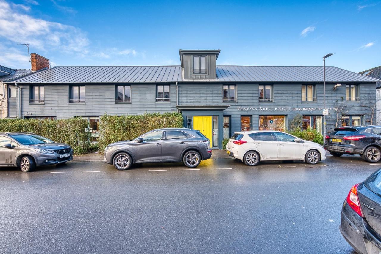 Ashcroft Loft By Timeless Stays - Stunning 3 Bedroom, 2 Bathrooms, Charming Central Apartment Featuring A Balcony Cirencester Esterno foto